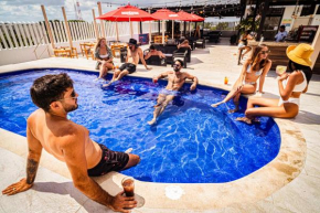Nomads Party Hotel